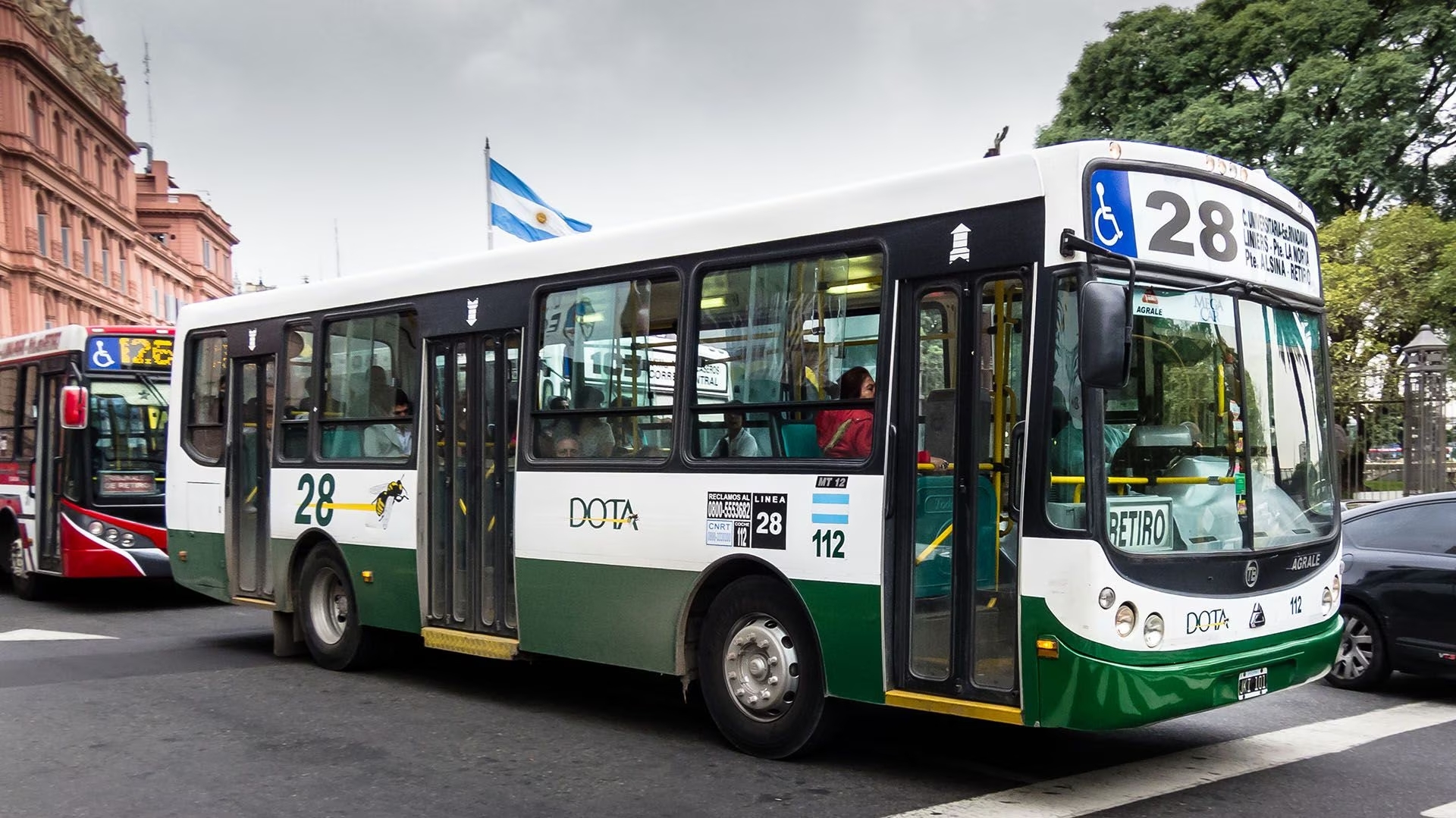 El Gobierno congeló el boleto de colectivos y trenes hasta noviembre