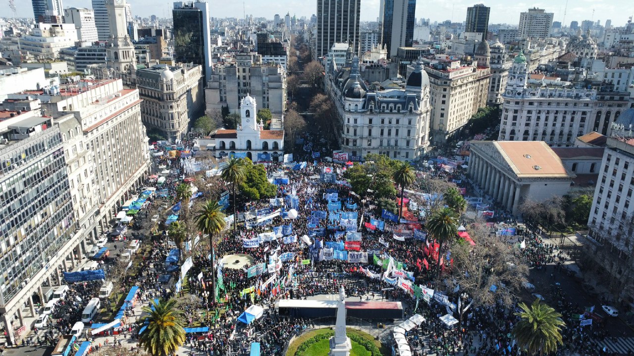 Los movimientos sociales, la CGT y las dos CTA y una advertencia al Gobierno de Javier Milei: "Si no tenemos una respuesta por parte del ministerio de Capital Humano marcharemos a los supermercados"