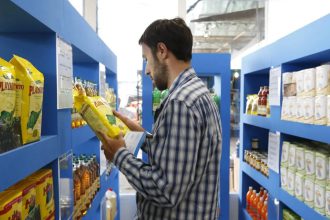 La inflación de febrero fue de un 2,4% y la interanual trepó a un 66,9%