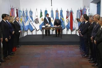 Gobernadores se reúnen y analizan el "Súper IVA" propuesta por Luis Caputo y aumenta el malestar hacia Javier Milei