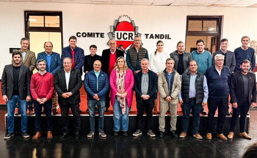 Los Intendentes radicales bonaerenses buscan un acuerdo con el PRO, pero sin LLA