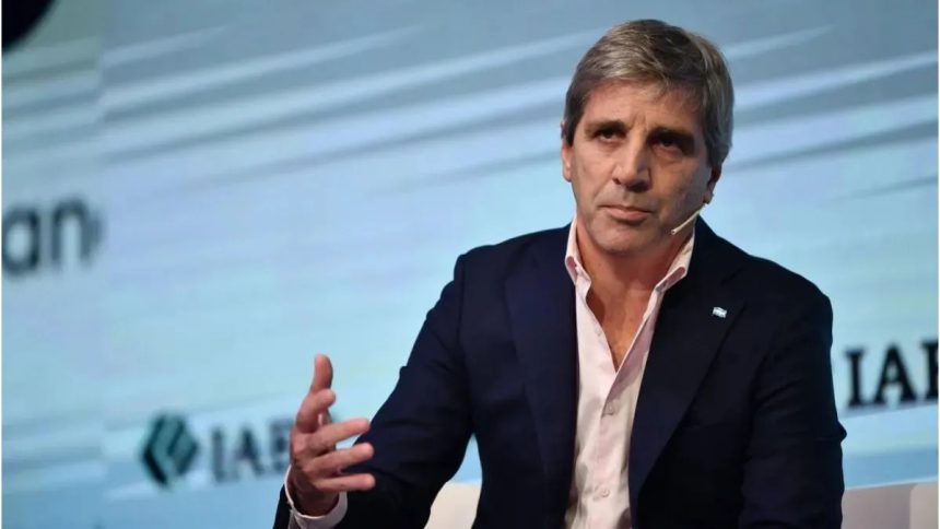 Luis Caputo indicó que "se podrán utilizar dólares en gastos cotidianos sin dar explicaciones"