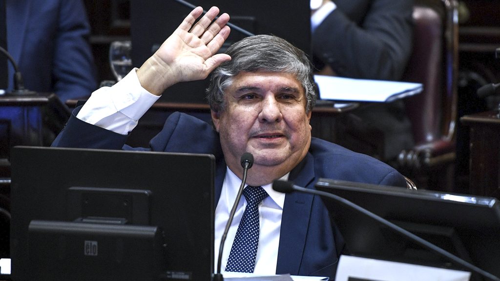 El Jefe de bloque de UXP José Mayans